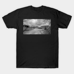 Traditional working farm yard in the English countryside T-Shirt